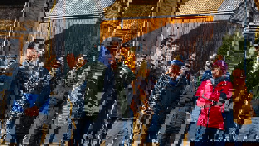  Rund 40 Interessierte nahmen am Spaziergang teil.