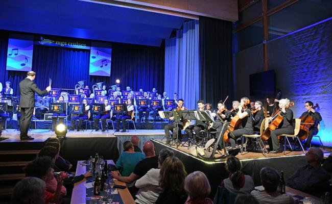 Eine musikalische Kreuzfahrt mit Blas- und Streichmusik