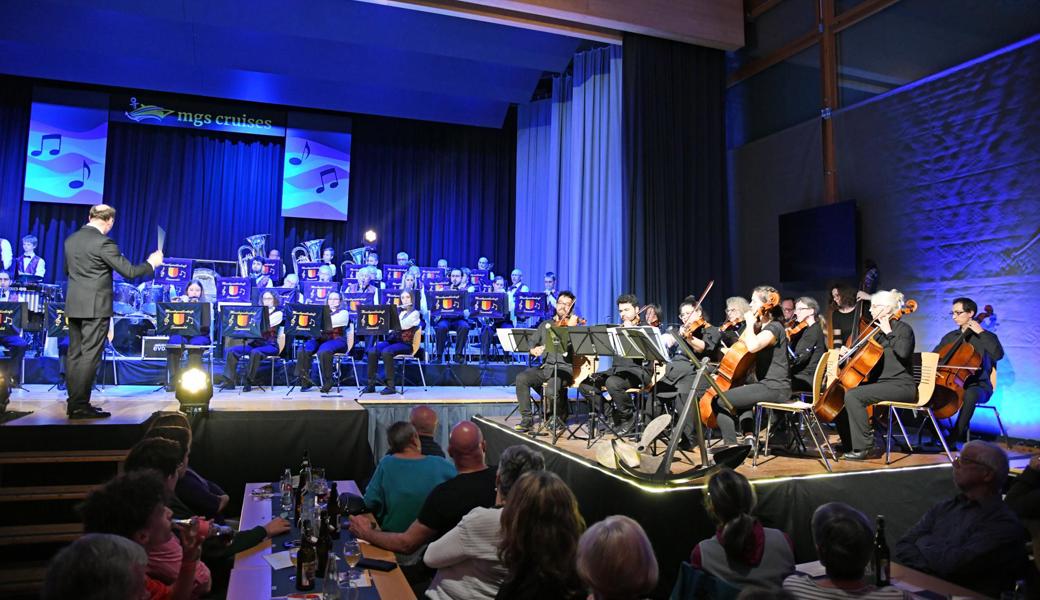 Das Rheinklang-Orchester spielte zusammen mit der Musikgesellschaft Sennwald.
