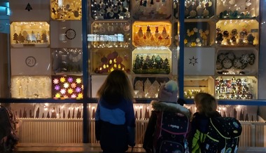 Primarschule Gadretsch eröffnet ihr Adventsfenster