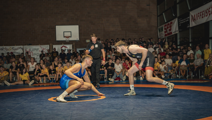 Nicolas Steiger (blau) gewann gegen Bendeguz Lagzi-Kovacs mit 9:2 Punkten
