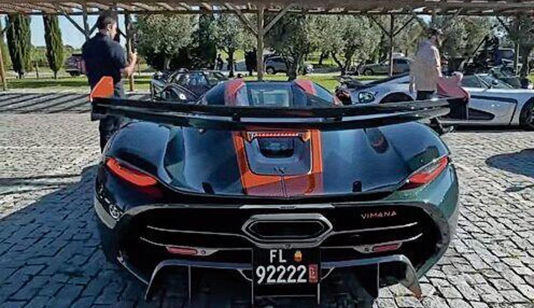 Warum dieses Luxusauto mit FL-Kennzeichen durch Florida fährt