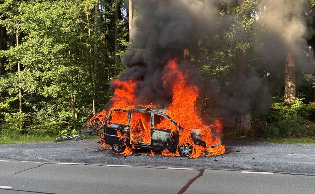 Erst blinkte eine Warnleuchte auf – dann brannte das Auto aus