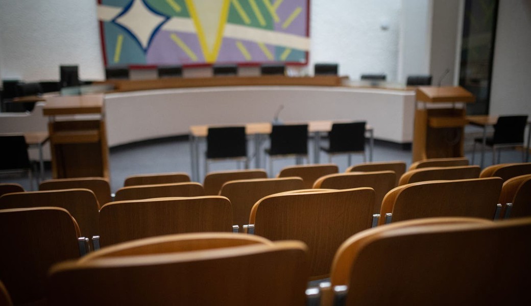 Im Grossen Saal am Kantonsgericht in St.Gallen stritt der beschuldigte Anwalt die Vorwürfe ab.
