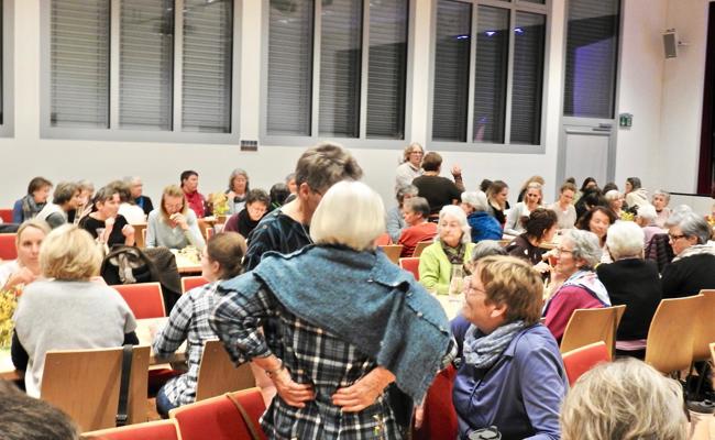 Ein Abend unter 130 Frauen und Gott
