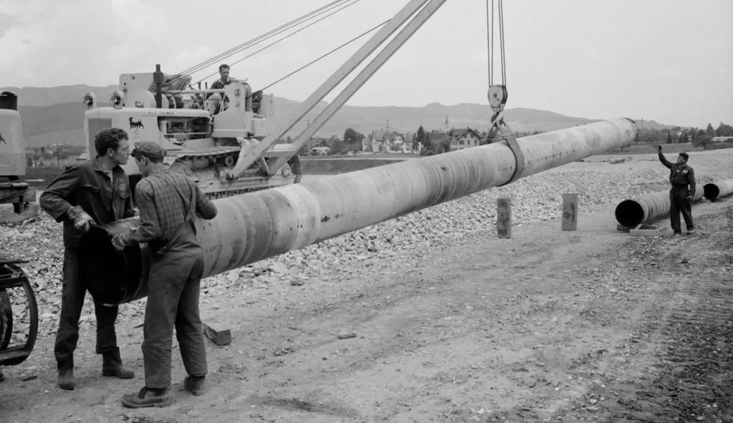 Bau der Erdölpipeline im St.Galler Rheintal im Jahr 1961. 