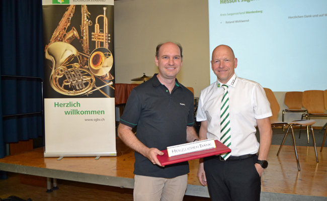 Ein Herz für Blasmusik: Roland Wohlwend feierlich verabschiedet