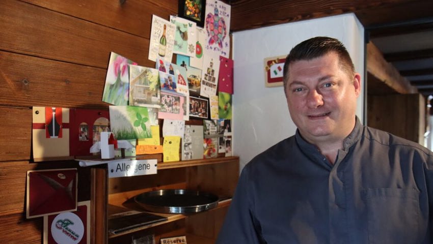 Josip Rendulic freut sich sehr über die zahlreichen Briefe zufriedener Gäste. Josip Rendulic freut sich sehr über die zahlreichen Briefe zufriedener Gäste.