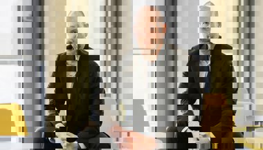 Wo setzen Sie das Messer an, Herr Seelhofer? Der Rektor der Fachhochschule Ost zum Spardruck