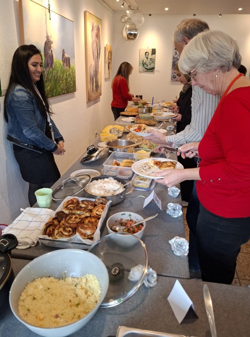 Am Buffet wurden Speisen aus verschiedensten Ländern angeboten.
