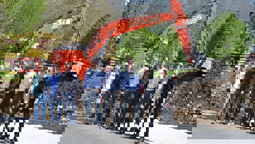  27. April: Spatenstich für die Erweiterung der Schulanlage Zil in Sennwald. Sie wird für 8,7 Millionen Franken ausgebaut.