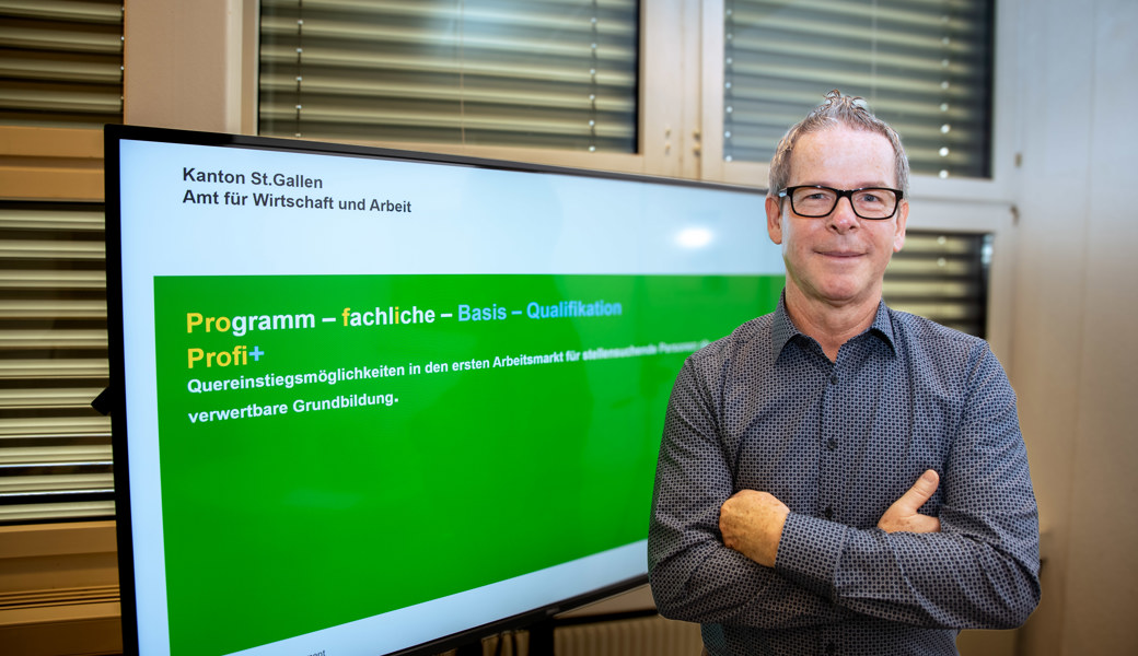 Urs Greuter vom RAV Sargans, das für das Werdenberg und Sarganserland zuständig ist, präsentiert stolz das Programm «Profi+», das hier lanciert und als Pilotprojekt ausprobiert wurde. Nun kommt das Programm im ganzen Kanton zur Anwendung.
