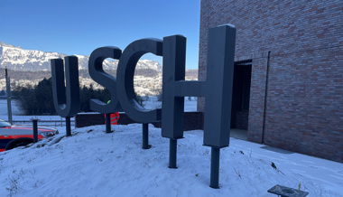 «Z» und «G» fehlen: Diebe montieren Teil des «Zuschg»-Schriftzugs ab