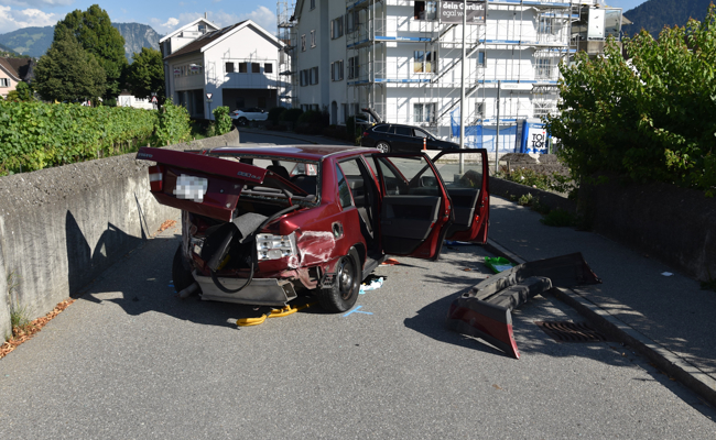 81-jähriger Autofahrer kollidiert mehrfach mit Mauern