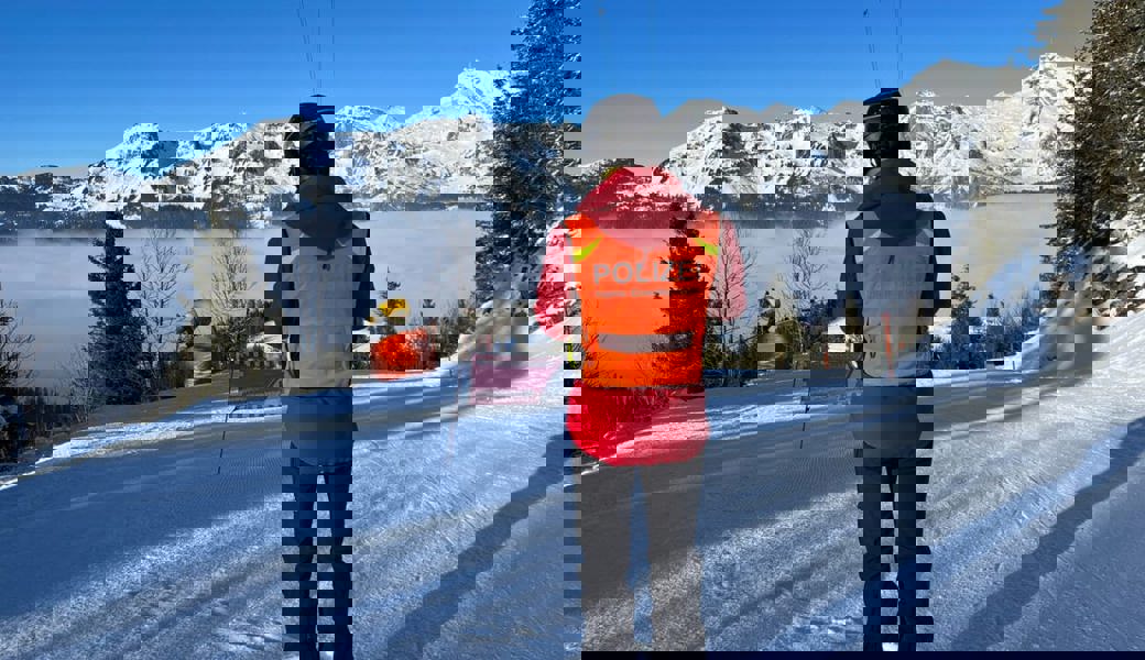  Nach der Erstbetreuung der Alpinrettung wurde der 67-Jährige von der AP3-Luftrettung in Spital geflogen. 