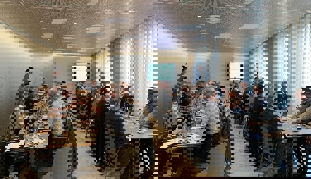  Rund 40 Personen sind an der Generalversammlung der Bus Ostschweiz AG im Buchserhof in Buchs zugegen. 