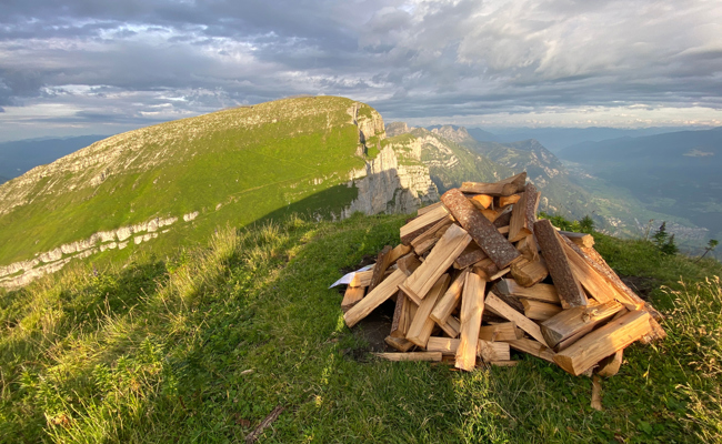 Spezielle Bergwanderung: «Holzträgete» für sieben leuchtende Gipfel