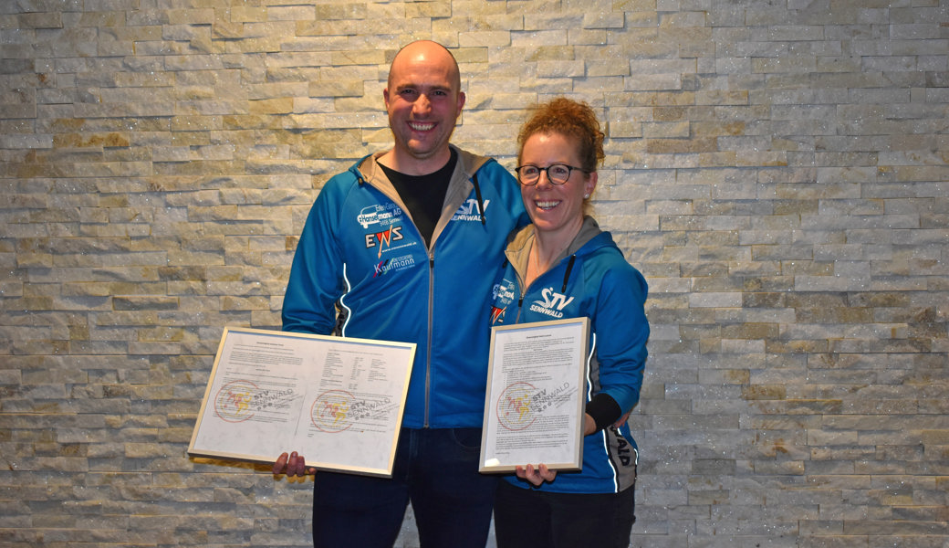 Würdigung des grossen Engagements für den Turnverein: Andreas Tinner und Heidi Leuener erhielten die Ehrenmitgliedschaft. 