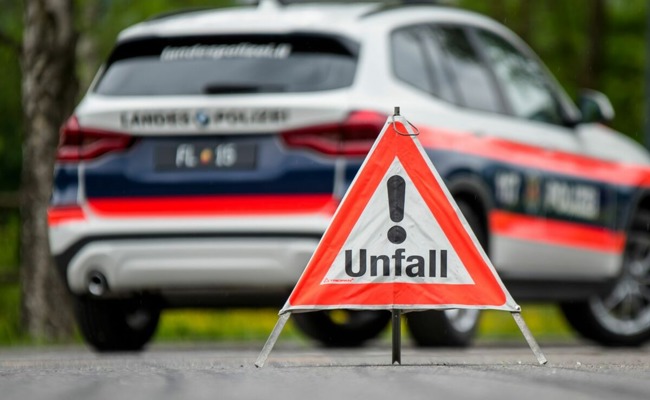 Tödlicher Unfall: Mann mit Dumper abgestürzt und eingeklemmt