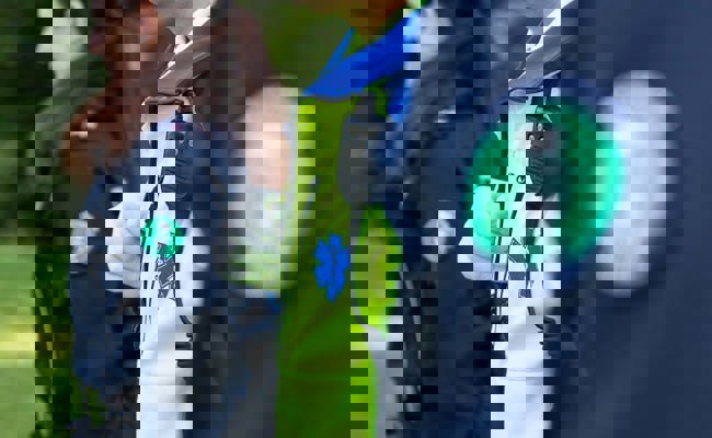 Mann von hinten angegriffen und geschlagen – die Täter sind geflüchtet