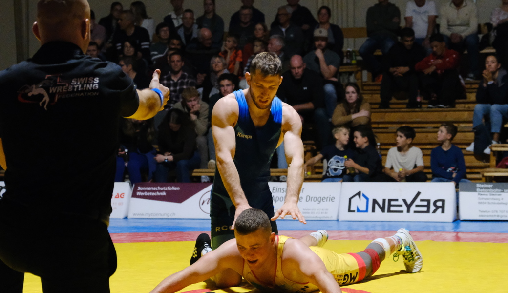 Andreas Vetsch (blau) siegte überlegen mit 16:0 Punkten.