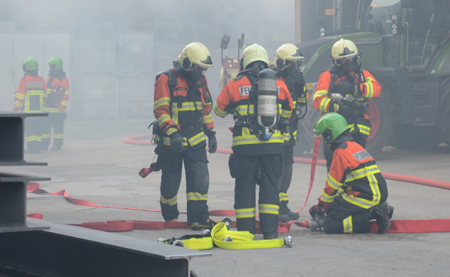 Bertoldi übergibt an Hanselmann: Neue Führung für die Feuerwehr Sennwald