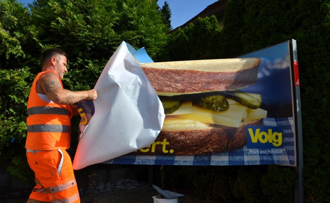 An der Plakatfront ist kein Tag wie der andere