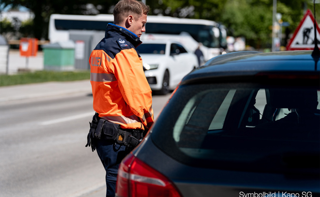 Getunte Fahrzeuge und Tempoverstösse: Sechs Anzeigen nach Verkehrskontrolle