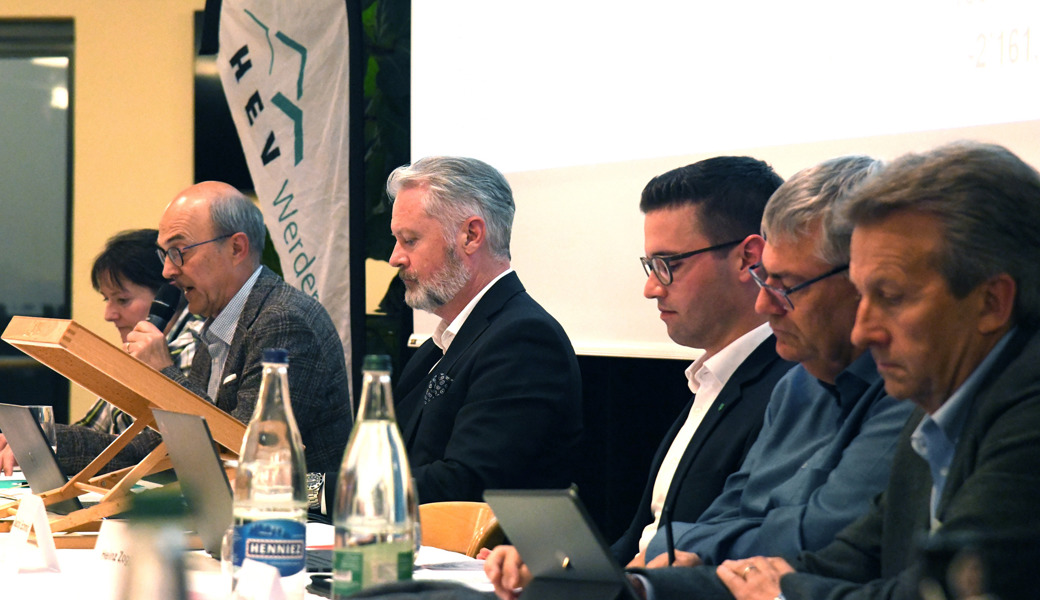 186 Stimmberechtigte begrüsst: Der Vorstand des HEV Werdenberg, in der Mitte Präsident Markus Krüger.