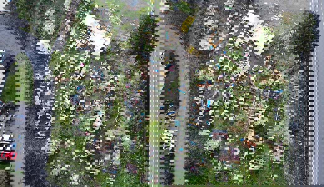 So sah es noch wenige Tage vor dem Abbruch aus: Die Kinderbaustelle ist dank dem Einsatz von vielen beteiligten Personen zu einem kleinen Dorf geworden. 