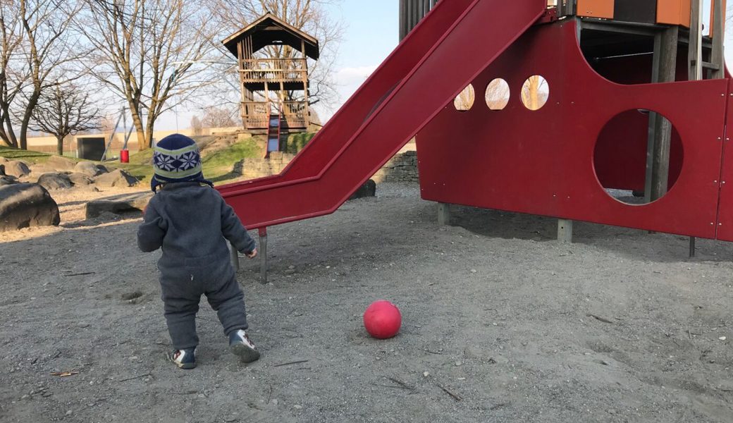  Im Gegensatz zu früher geniesse ich heute den Spielplatzbesuch mit meinen Kindern. Vielleicht weil ich mit dem dritten Kind viel gelassener geworden bin. 