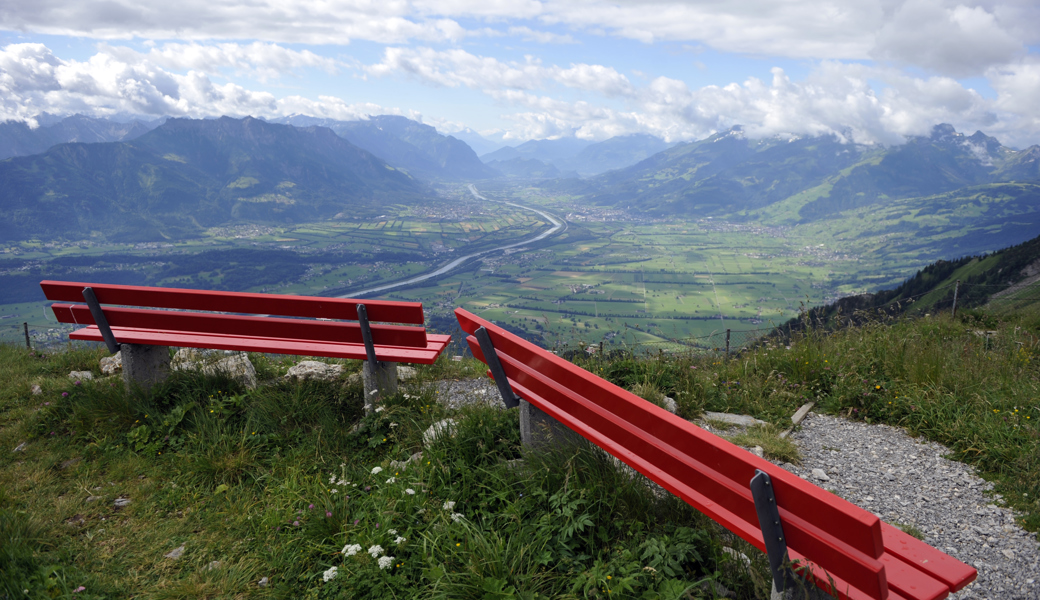 Blick vom Hohen Kasten ins Werdenberg. Im Wahlkreis gibt es Gemeinden mit sehr tiefem Steuerfuss (Sennwald: 70%) und auch solche mit hohem Steuerfuss (Wartau: 145%).