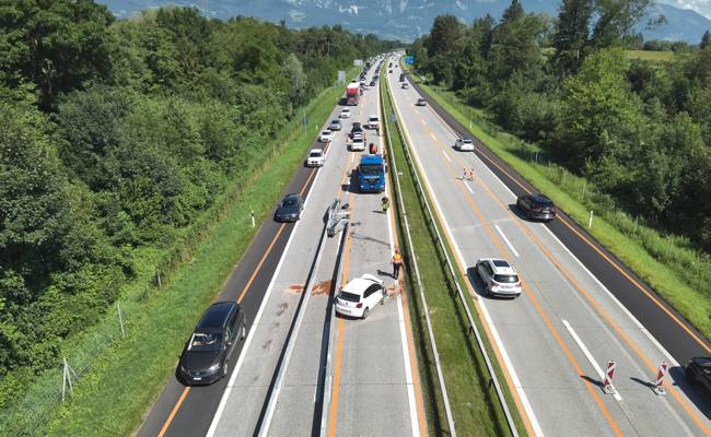 Fahrunfähig Totalschaden verursacht und zu Fuss von der A13 geflüchtet
