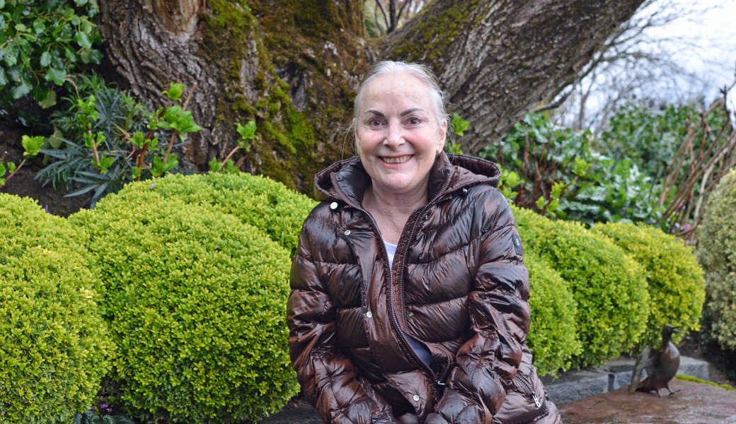Findet, dass ein Garten Struktur und Geschmack braucht: Doris Bütler. Über Jahrzehnte hinweg hat sie sich um ihr Haus eine grüne Oase geschaffen.