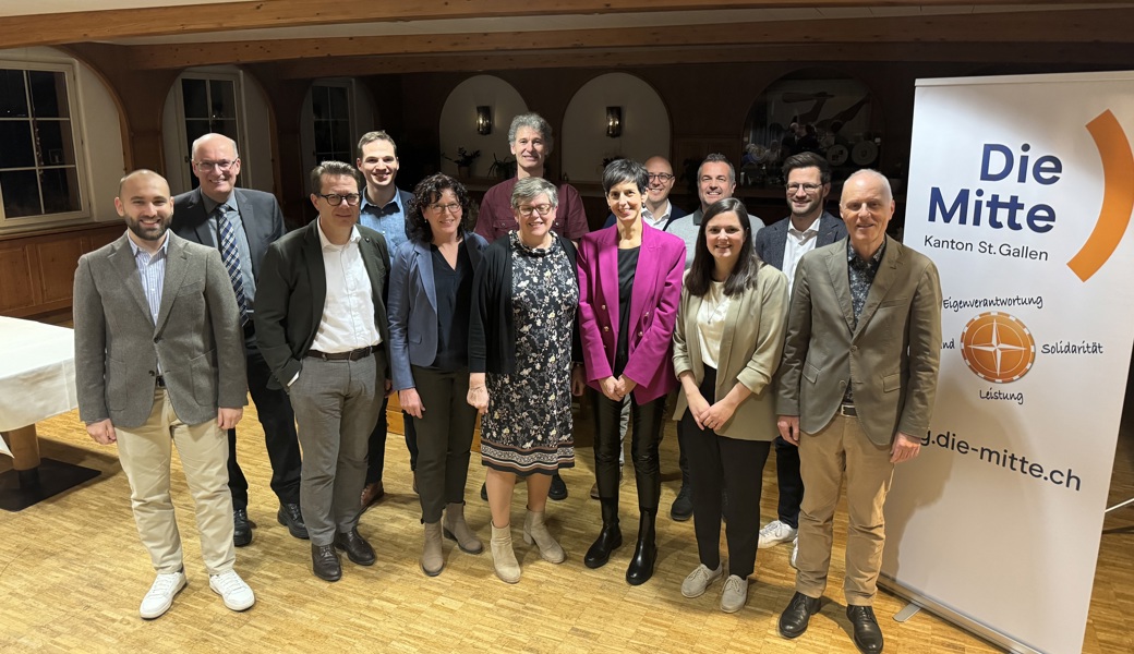 Von links: Dusan Jaksic, Markus Ritter, Beni Würth, Luca Frei, Vreni Kruse-Müller, Barbara Dürr, André Fernandez, Regierungsrätin Susanne Hartmann, Christoph Steuble, Sandro Berger, Kantonalparteipräsidentin Franziska Steiner, Parteisekretär Stephan Züger und Hansruedi Bucher (es fehlt Friedrich von Toggenburg).