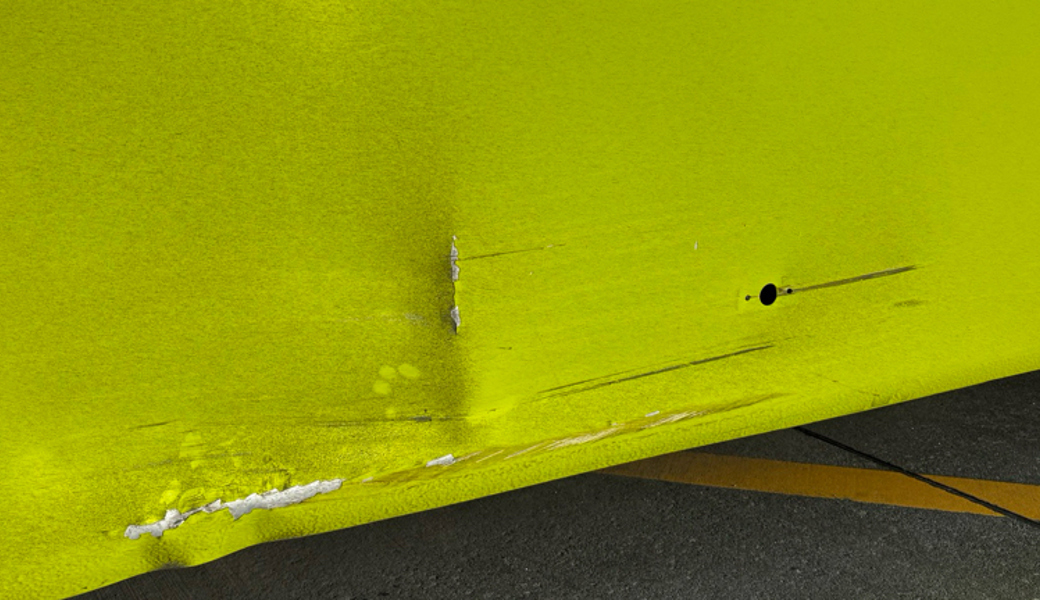 Schramme im schmucken Gelbgrün des Liemobil-Busses: Die Polizei sucht den Unfallverursacher.