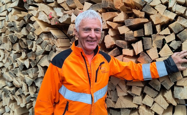 Forstwart Ruedi Forrer hat in 49 Jahren 15 Lehrlinge ausgebildet