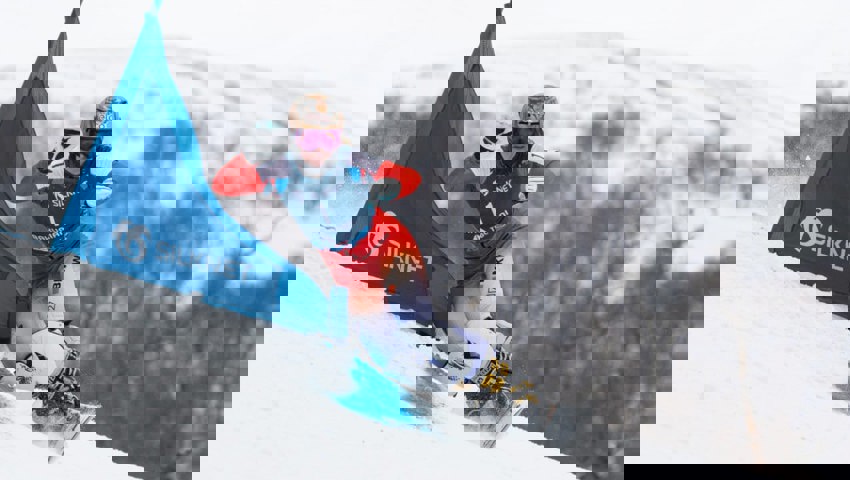  Das gesamte Team unterstützte Julie Zogg so gut, dass sie ohne Schmerzen und voll fokussiert an den Start gehen konnte und letztlich Gold im Parallelslalom gewann. 