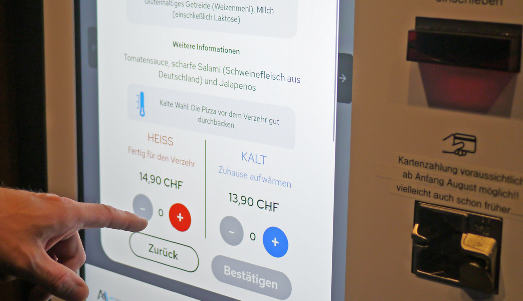 Mit ein paar Fingerklicks zur fertigen Pizza: Der Automat wurde von Grabs nach Ruggell gezügelt.