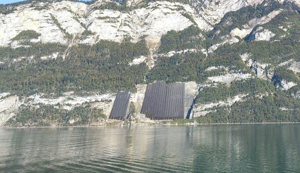 Visualisierung der geplanten Solaranlage im Steinbruch Schnür am Walensee, gegenüber von Mühlehorn.