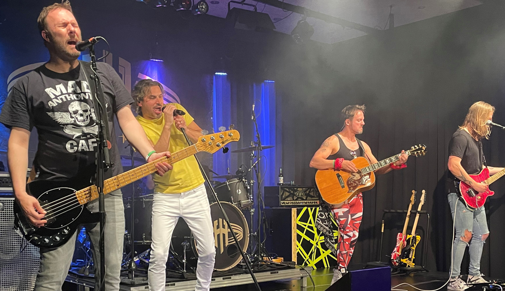 Viel Elan und Herzblut: Fun Halen rockt mit dem Welthit Jump noch einmal die Fabriggli-Bühne