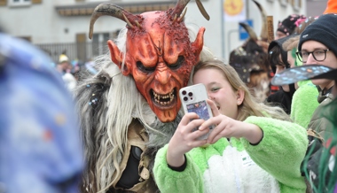 Wenn der Dorfkern aus allen Nähten platzt: Rambazamba und schrille Töne zur Fasnacht