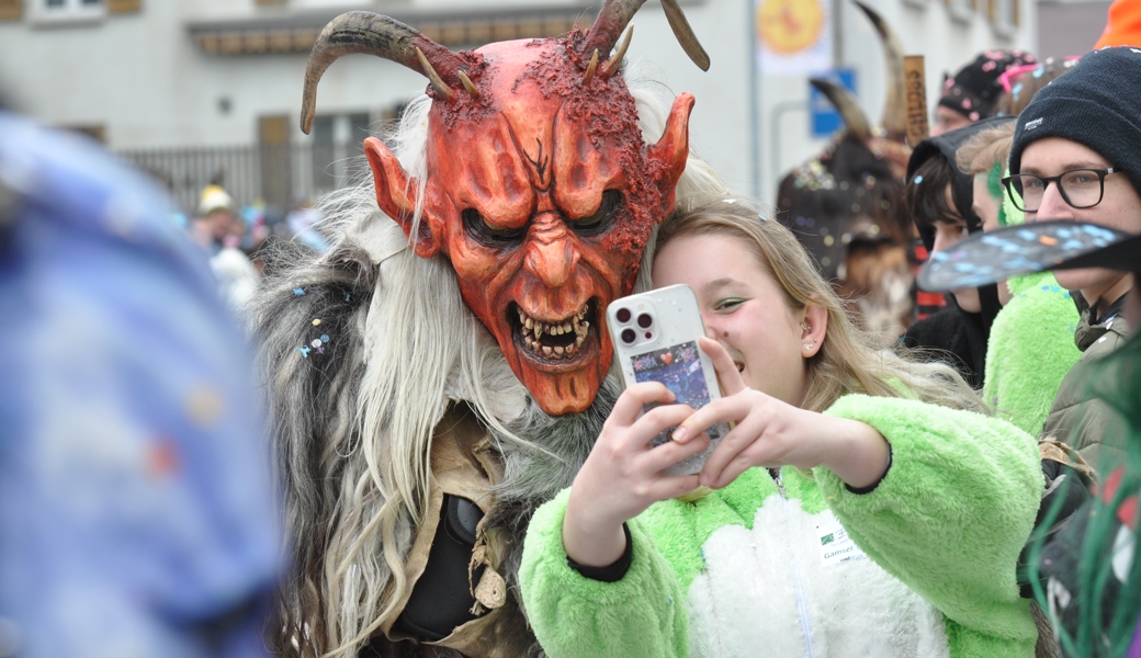 Wenn der Dorfkern aus allen Nähten platzt: Rambazamba und schrille Töne zur Fasnacht