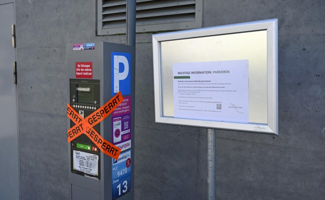 Diese Buchser Parkuhren schlucken vorerst noch «Münz»