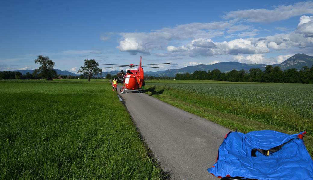 Der Mann wurde nach seinem Unfall vom Rega-Heli ins Spital geflogen.