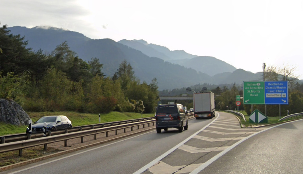 Bei Staugefahr wird der Verkehr auf der Autobahn in Richtung Süden dosiert, um die Dörfer zu entlasten.