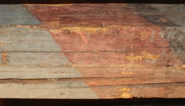 ...  Später angebrachte Aussparungen lassen auf eine Zweitverwendung schliessen. ...  Später angebrachte Aussparungen lassen auf eine Zweitverwendung schliessen.