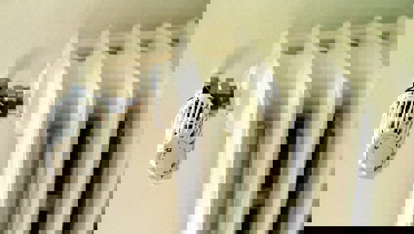  Ein Ventil eines Radiators kann so umgewandelt werden, dass per Fernsteuerung die Temperatur reguliert werden kann. 