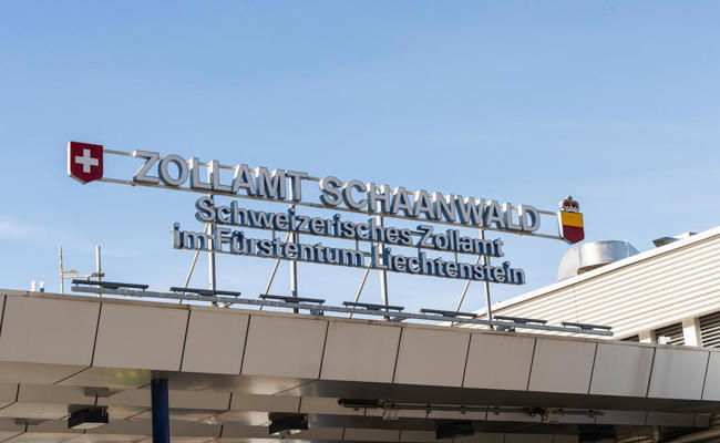 Zöllner entdecken Einbruchwerkzeug bei Buskontrolle