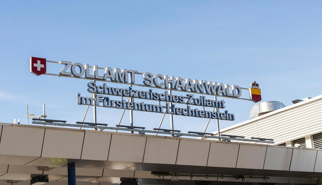 Zöllner entdecken Einbruchwerkzeug bei Buskontrolle